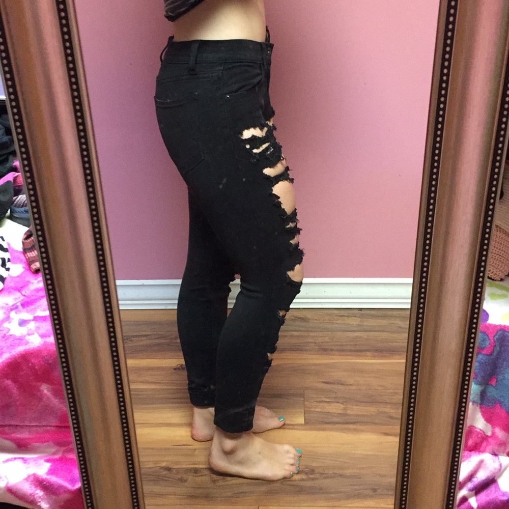Distressed jeans - Picture 2 of 3
